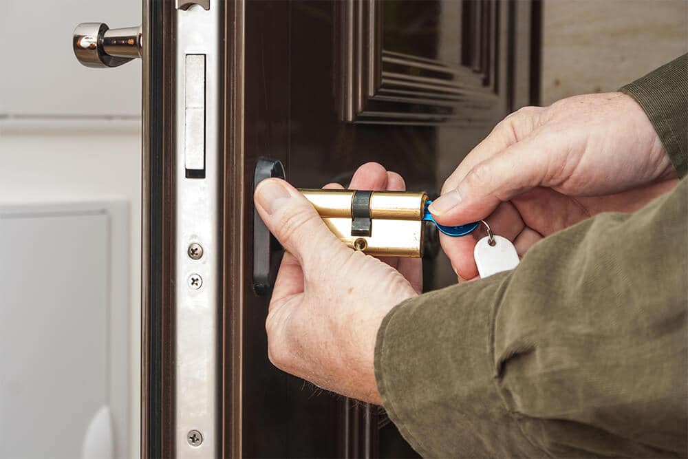 Broken-Key-Extraction-Service